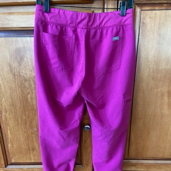 FIGS Scrubs Limited-Edition Zamora Jogger in Raspberry Sorbet S/P Retail $48 - Picture 3 of 6